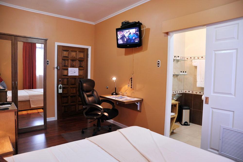 Port of Spain Culture Crossroads Inn מראה חיצוני תמונה