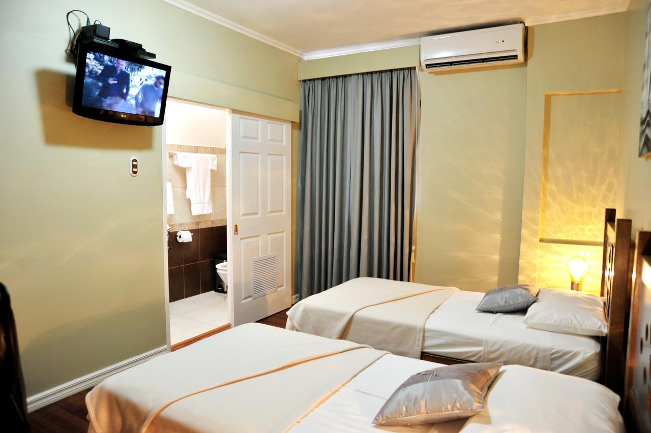 Port of Spain Culture Crossroads Inn מראה חיצוני תמונה