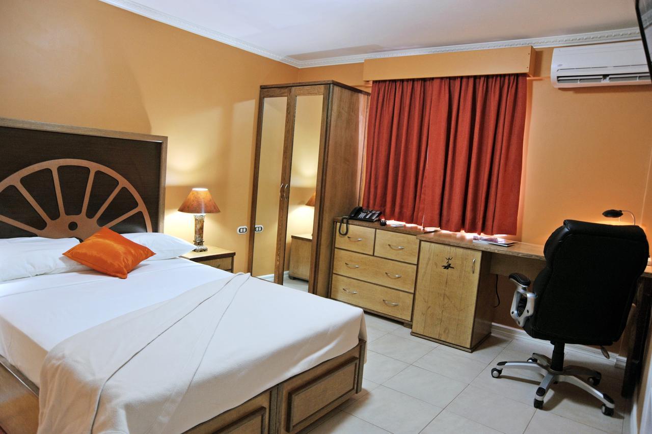 Port of Spain Culture Crossroads Inn מראה חיצוני תמונה