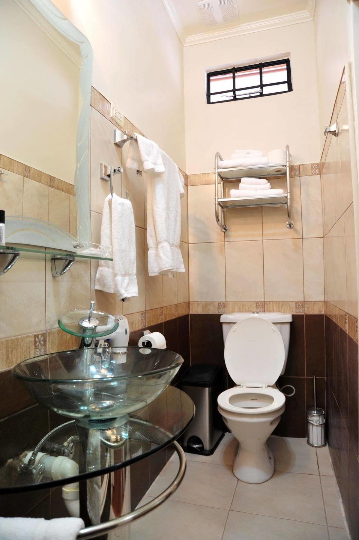 Port of Spain Culture Crossroads Inn מראה חיצוני תמונה