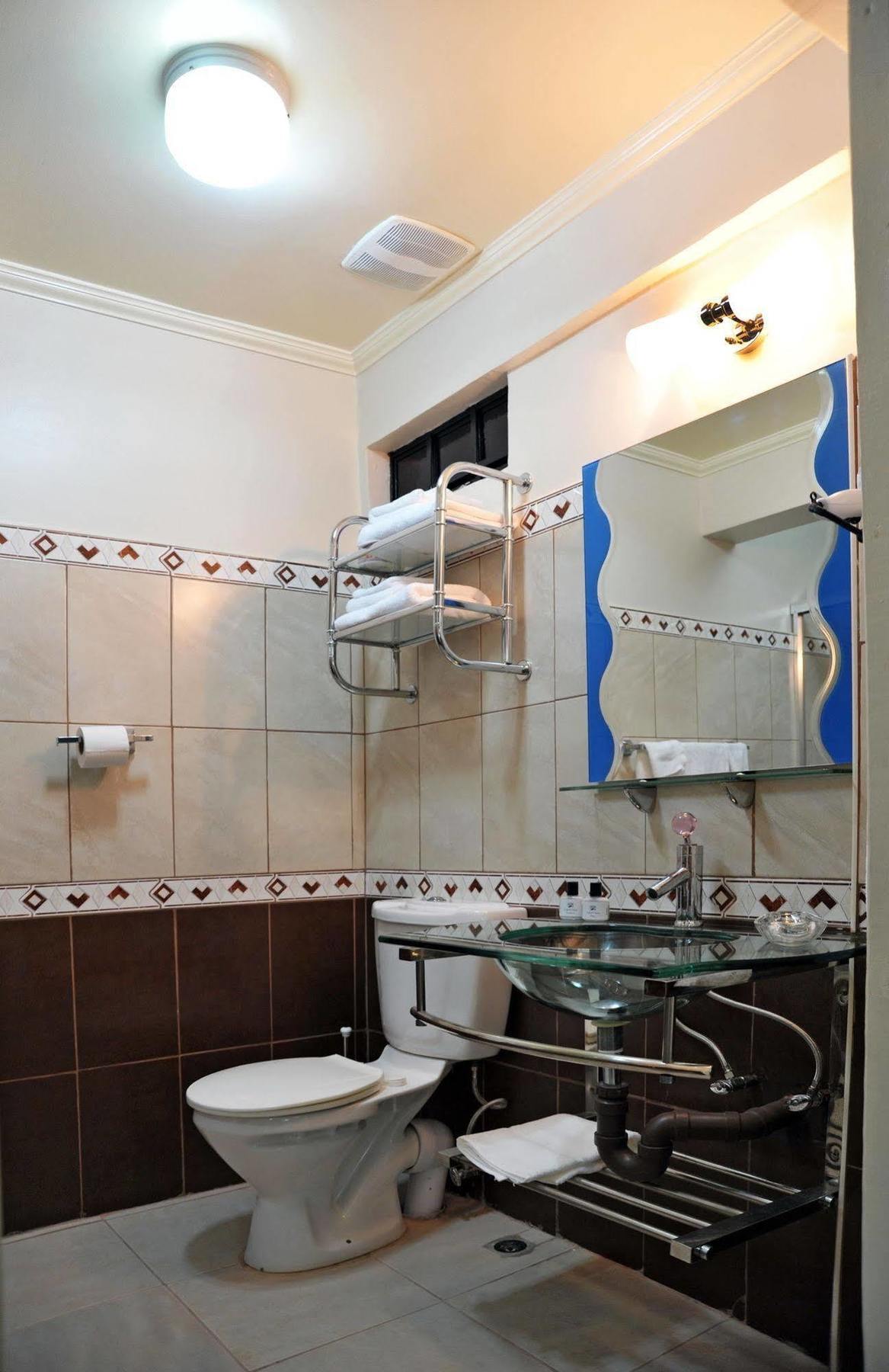 Port of Spain Culture Crossroads Inn מראה חיצוני תמונה